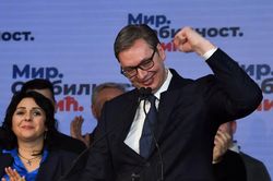 Serbia 'phớt lờ' EU, bắt tay với Nga