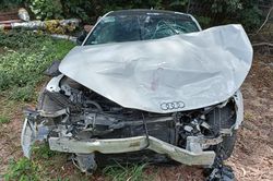 Chiếc Audi nát đầu sau vụ tông chết 3 người ở Bắc Giang