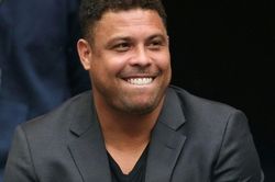 Ronaldo 'béo' đạp xe 500 km ăn mừng đội nhà lên hạng