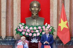 Chủ tịch nước Nguyễn Xuân Phúc: Nghiên cứu lịch sử không phải để đi tìm quá khứ mà là để tiến về tương lai