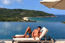 Chàng trai chi bộn tiền trải nghiệm phòng tổng thống ở loạt resort đắt nhất Việt Nam