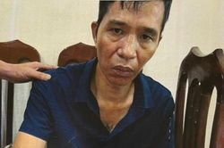 Gặp Công an, gã đàn ông xăm kín tay lộ ma túy