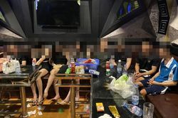 Phát hiện hàng chục đối tượng 'bay lắc' trong quán karaoke