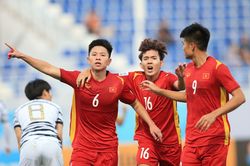 Cộng đồng mạng phát cuồng trước cú đá 'sấm sét' của Tiến Long