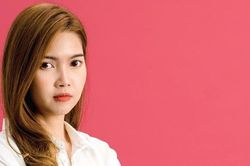 Tin ở chính mình để thoát khỏi phận 'tầm gửi'