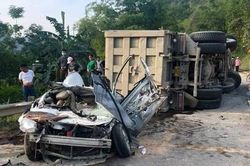Ôtô tải cơi nới thùng xe, chở quá tải bị xử lý ra sao?