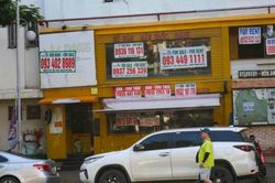 Phố người Hàn đìu hiu, nhiều tiểu thương ngóng khách quốc tế