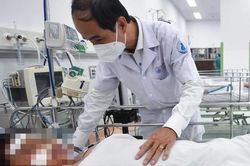 Dùng nhiều biện pháp hồi sức giúp trẻ mắc sốt xuất huyết vượt cửa tử
