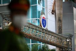 Công an, kiểm sát viên xuất hiện tại trụ sở Bộ Y tế