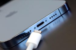 iPhone ở châu Âu phải bỏ cổng Lightning