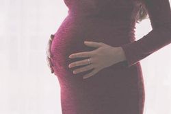 Mẹ chồng ép con dâu làm xét nghiệm ADN, lộ mặt bố chồng đồi bại