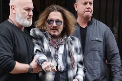 Johnny Depp chi tiền tỷ tổ chức tiệc mừng chiến thắng trước vợ cũ