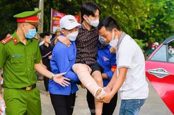 Sắc xanh tình nguyện tiếp sức mùa thi ở xứ Nghệ
