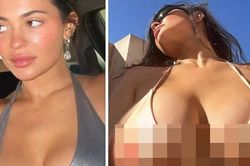 Kylie Jenner mặc 'bikini khỏa thân' gây bão mạng xã hội