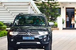 Hai xe cảnh sát xuất hiện ở khu nhà cựu Bộ trưởng Y tế Nguyễn Thanh Long