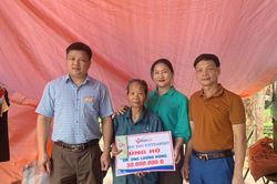 Cụ ông bị cháy nhà có con mắc bệnh tâm thần được ủng hộ 140 triệu đồng