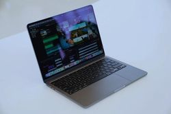 Cận cảnh MacBook Air M2 mới: Nhiều màu sắc, có MagSafe