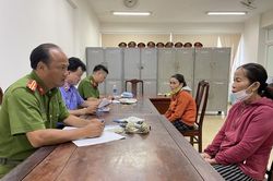 Thừa Thiên Huế: Bắt hai phụ nữ buôn ve chai giả vờ mua lá chuối rồi trộm hơn 20 ngàn USD