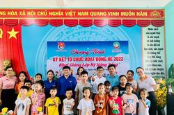 Lớp học về kỹ năng sống đầu tiên cho trẻ em miền núi