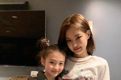 Bé gái lai xinh nhất thế giới chăm plank giữ dáng, nhan sắc 4 triệu người theo dõi hot hơn Jennie BlackPink