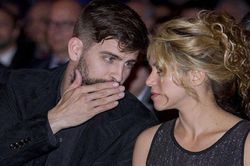 Shakira hai lần níu kéo Pique trước khi tan vỡ