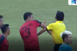VIDEO cầu thủ Bình Thuận đấm thẳng mặt trọng tài ngay trên sân