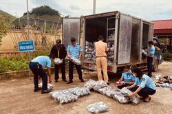 Sơn La: Thu giữ hơn 1.000 đôi dép không rõ nguồn gốc