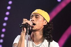 Phạm Anh Khoa tái xuất, đem rock vào show thời trang của NTK Hà Linh Thư