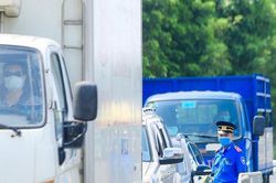 Bộ trưởng GTVT: Xem xét xe nào quá tải 20% sẽ tịch thu luôn