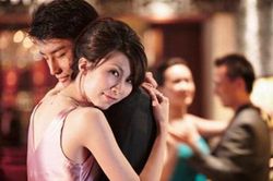 Chẳng cần cài bẫy, gái bia ôm chỉ dụ mấy 'chiêu' đơn giản này mà nhiều quý ông 'mắc cạn'