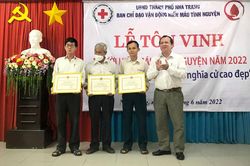Tôn vinh những người hiến máu tình nguyện