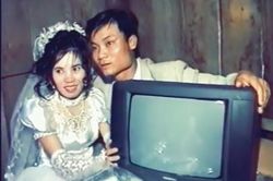 Xuýt xoa màn khui quà cưới cực xịn thời xưa, nhìn là thấy cả một bầu trời kí ức