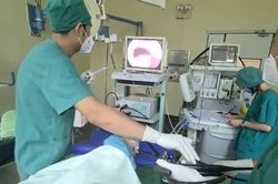 Cấp cứu bệnh nhi 19 tháng tuổi nuốt phải đồng tiền xu