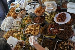 Quán cơm chay sườn bì chả nổi tiếng ở TP.HCM