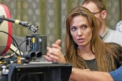 Angelina Jolie trở lại vai trò đạo diễn