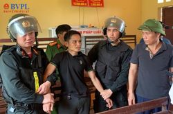 Hàng trăm Cảnh sát truy lùng, vây bắt đối tượng giết người trốn trong rừng