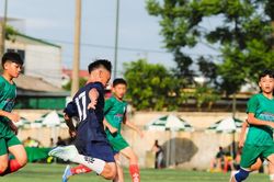 Thiếu niên thành phố Vinh thắng đậm Thiếu niên Quế Phong trong trận đầu tiên của bảng A
