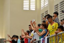 Bên lề sân cỏ Giải Bóng đá Thiếu niên - Nhi đồng Cúp Báo Nghệ An: 'Tưởng đỏ hóa ra đen'