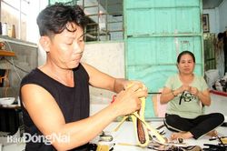 Giúp dân tạo việc làm mà không phải ly hương