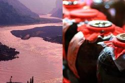 'Dòng sông đỏ' ở Trung Quốc: Mưa xuống đổi màu rực rỡ, thức uống làm từ nước sông này nổi tiếng ai cũng biết