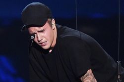 Nỗi khổ của Justin Bieber