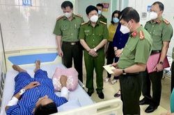 Say rượu, cầm dao chém trưởng công an xã
