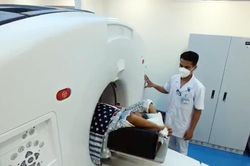 Bệnh viện thiếu thuốc, vật tư y tế: Bệnh nhân không thể chờ!
