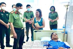 Khống chế đối tượng say rượu có hành vi đe dọa người khác: Một Trưởng Công an xã bị thươngTin khácPhát huy tiềm năng về năng lượng tái tạoNghị quyết số 17: Tạo sức bật cho du lịch cộng đồng