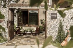 Tặng bố mẹ nhà lợp ngói đất sét 100m2 gợi nhớ ngày xưa cũ