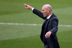Zidane sắp làm thầy của Messi, Mbappe?