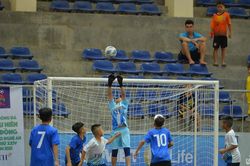 Bên lề sân cỏ Giải Bóng đá Thiếu niên - Nhi đồng Cúp Báo Nghệ An: 'Nỏ biết đàng mô mà lần'