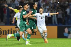 U23 Uzbekistan thắng kịch tính dù mất người từ phút 13