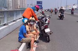 CSGT kịp thời ngăn nam thanh niên định nhảy cầu Sài Gòn tự tử