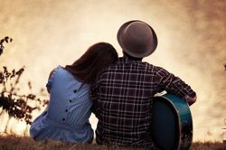Em nghĩ 'muốn dài lâu, mình phải vì nhau mà thương hiểu'